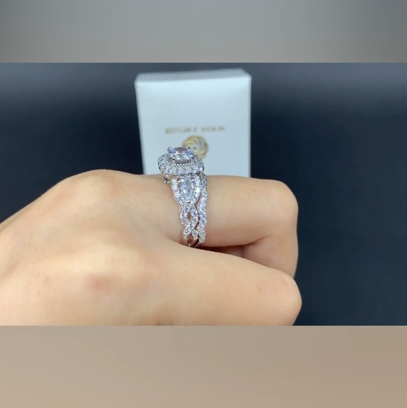 💖💍NEW💖💍STUNNING!! EXQUISITE!! 2 PC 1.5 CT CZ Wedding/Engagement Set 💖💍 - Picture 8 of 16